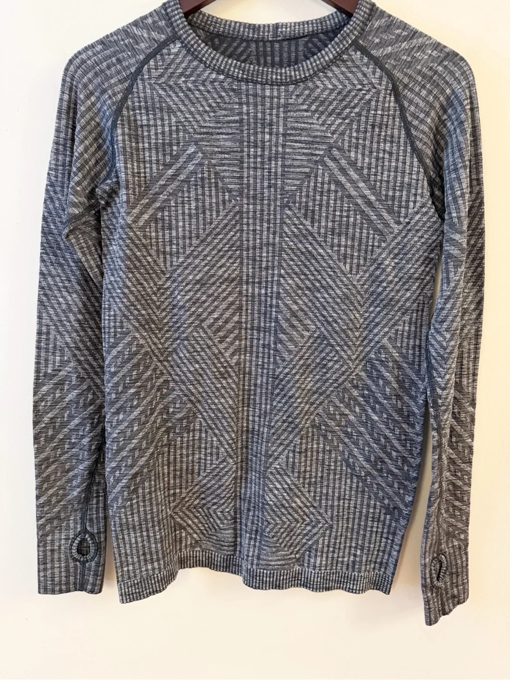 Lululemon Rest Less Pullover Heathered Black Size 8 Mid Layer Top Thumbholes
